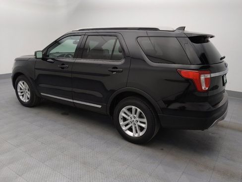 Used 2017 Ford Explorer XLT w/ Equipment Group 202A FWD image 3