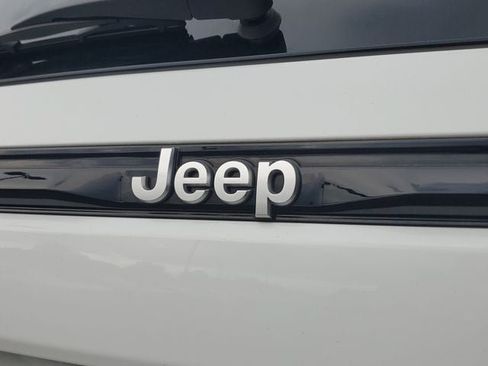 Certified 2025 Jeep Grand Cherokee Limited w/ Luxury Tech Group II RWD image 10