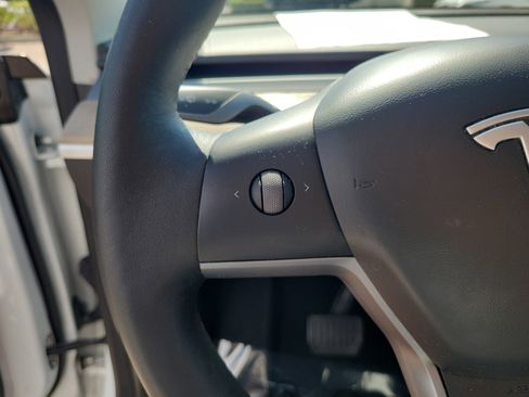 Used 2023 Tesla Model Y Long Range image 24