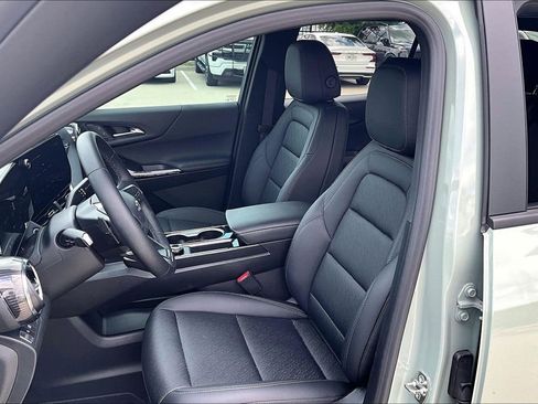 Used 2026 Chevrolet Equinox LT w/ Convenience Package II FWD image 31