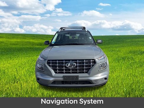 Used 2022 Hyundai Venue Limited image 2