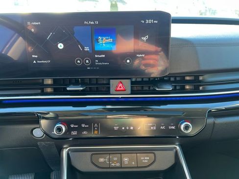 Used 2025 Kia Carnival SX Prestige image 21