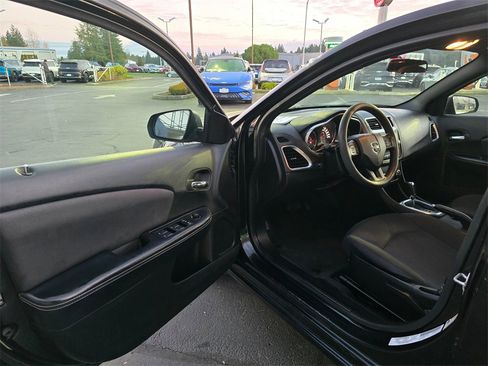 Used 2014 Dodge Avenger SE image 7