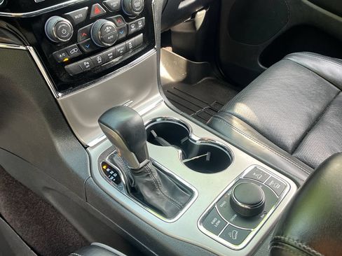 Used 2019 Jeep Grand Cherokee Overland AWD/4WD image 20