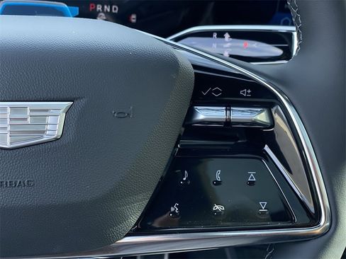 New 2026 Cadillac Optiq Luxury 1 image 22