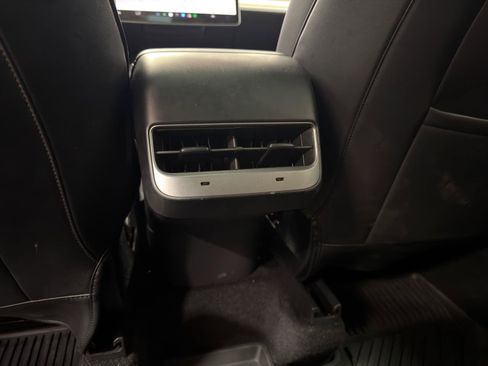Used 2023 Tesla Model Y Long Range AWD/4WD image 23
