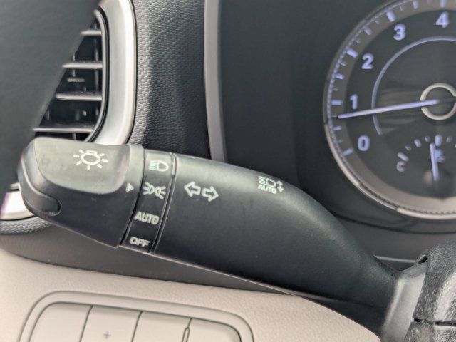 Used 2020 Hyundai Venue SEL FWD image 22