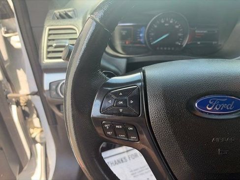 Used 2017 Ford Explorer XLT FWD image 15