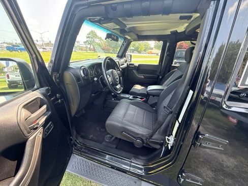 Used 2012 Jeep Wrangler Unlimited Sport AWD/4WD image 12