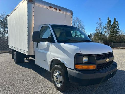 Used 2014 Chevrolet Express 4500 G4500 image 3