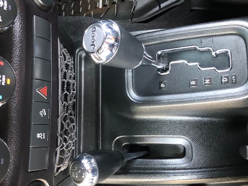Used 2018 Jeep Wrangler Unlimited Sport S AWD/4WD image 17