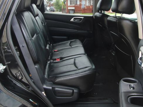 Used 2014 Nissan Pathfinder Platinum AWD/4WD image 12