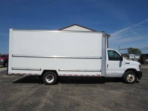 Used 2022 Ford E-350 and Econoline 350 Super Duty RWD image 2