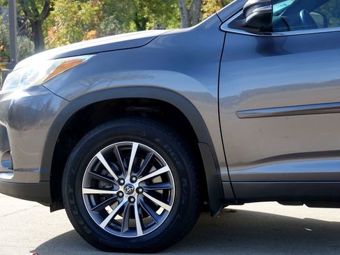 Used 2018 Toyota Highlander XLE image 24