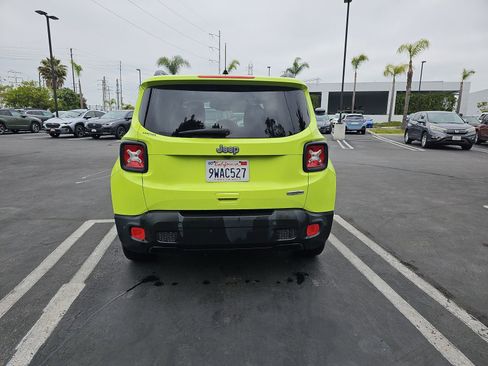 Used 2018 Jeep Renegade Latitude w/ Advanced Technology Group FWD image 13
