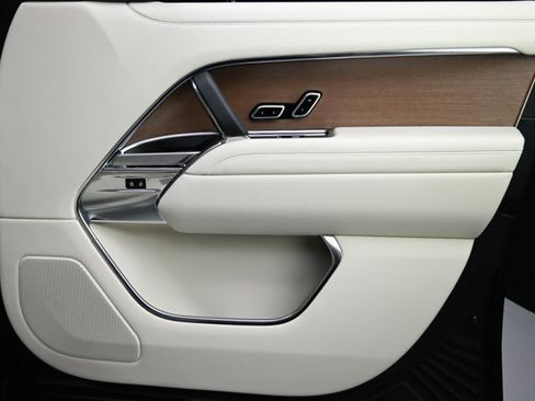 Used 2023 Land Rover Range Rover SE image 55