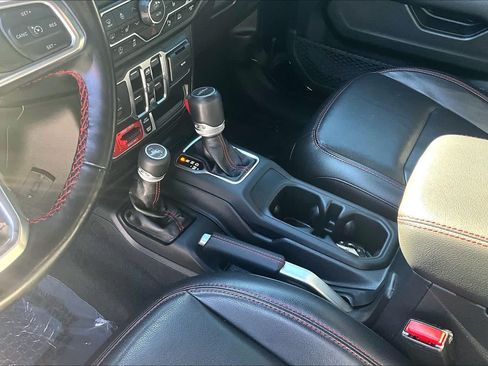 Used 2021 Jeep Gladiator Rubicon AWD/4WD image 16