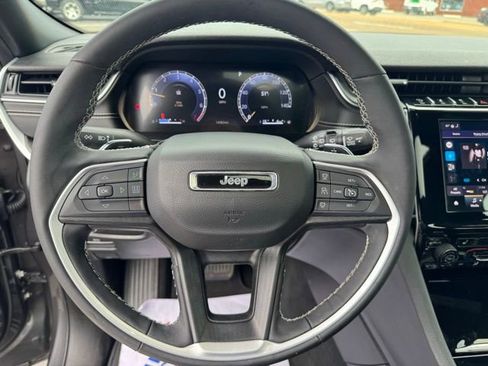 Used 2025 Jeep Grand Cherokee L Altitude image 13