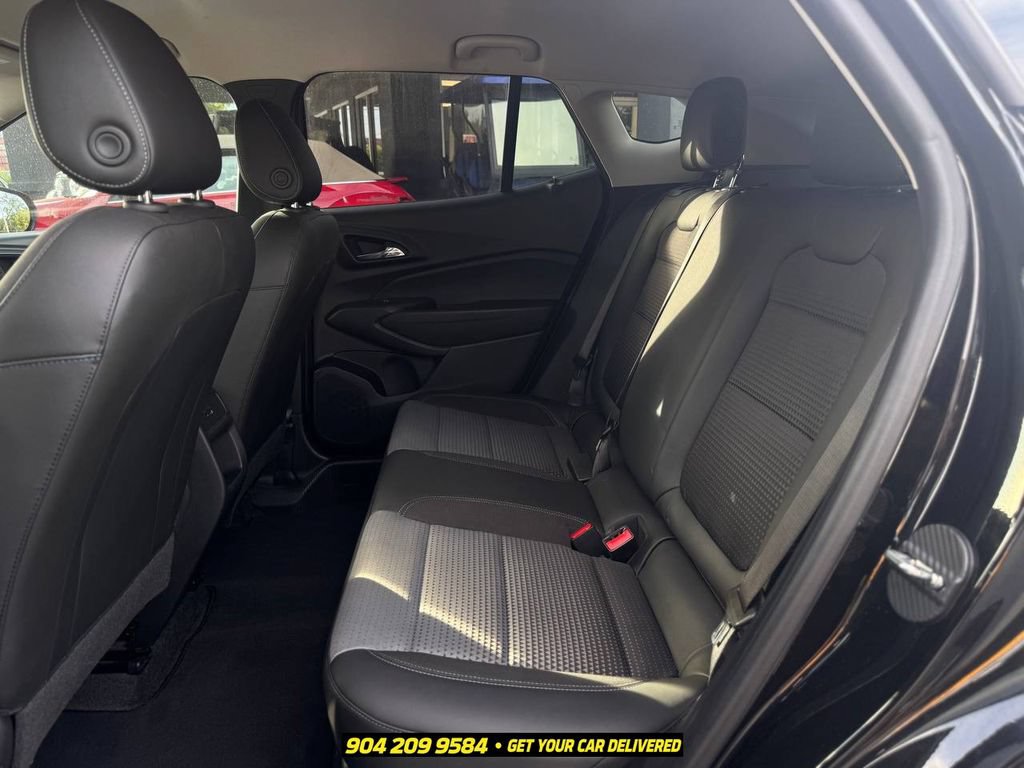 Used 2025 Chevrolet Trax LT w/ Driver Confidence Package FWD image 19