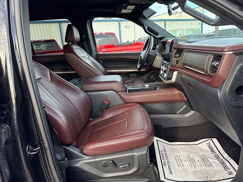 Used 2024 Ford Expedition Limited image 17