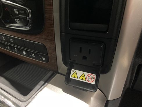 Used 2018 RAM 1500 Laramie w/ Convenience Group image 6