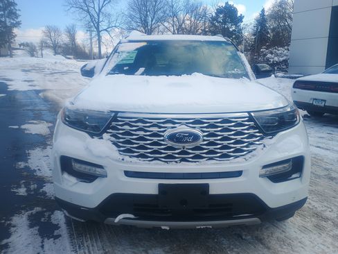 Certified 2022 Ford Explorer Platinum w/ Technology Package image 2