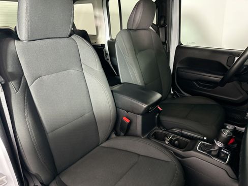 Used 2023 Jeep Wrangler Unlimited w/ Cold Weather Group image 32