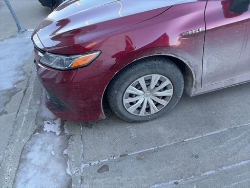 Used 2018 Toyota Camry LE image 5