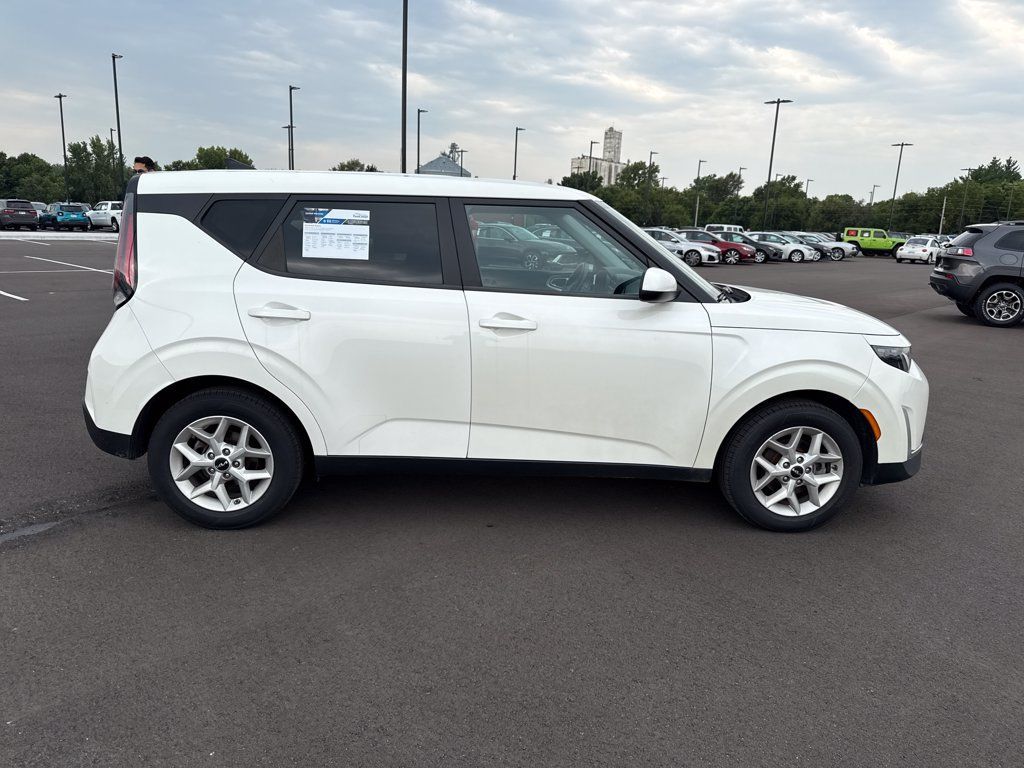 Used 2024 Kia Soul LX w/ Option Group 015 FWD image 6