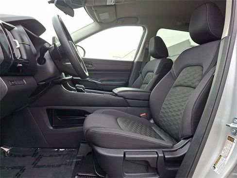 Used 2024 Nissan Pathfinder S image 14