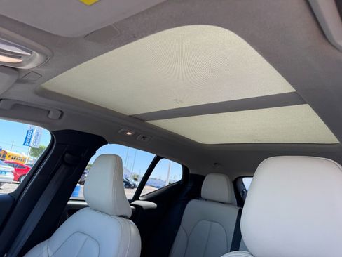 Used 2023 Volvo XC40 B4 Ultimate image 15