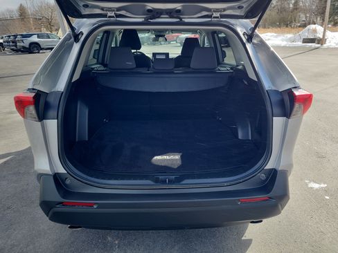 Used 2020 Toyota RAV4 XLE w/ Carpet Mat Package image 27