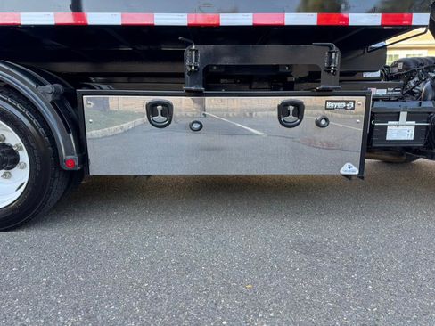 Used 2024 Isuzu NPR image 20