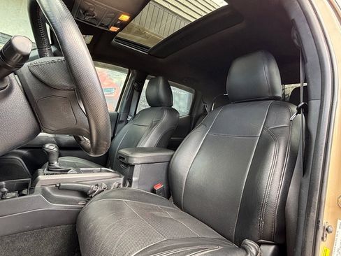 Used 2017 Toyota Tacoma TRD Off-Road w/ Premium & Technology Package image 9