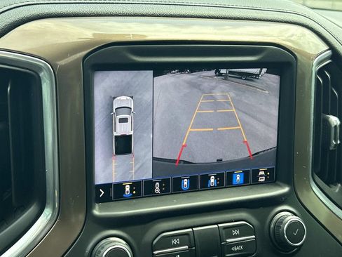 Used 2020 Chevrolet Silverado 1500 High Country w/ Technology Package AWD/4WD image 38