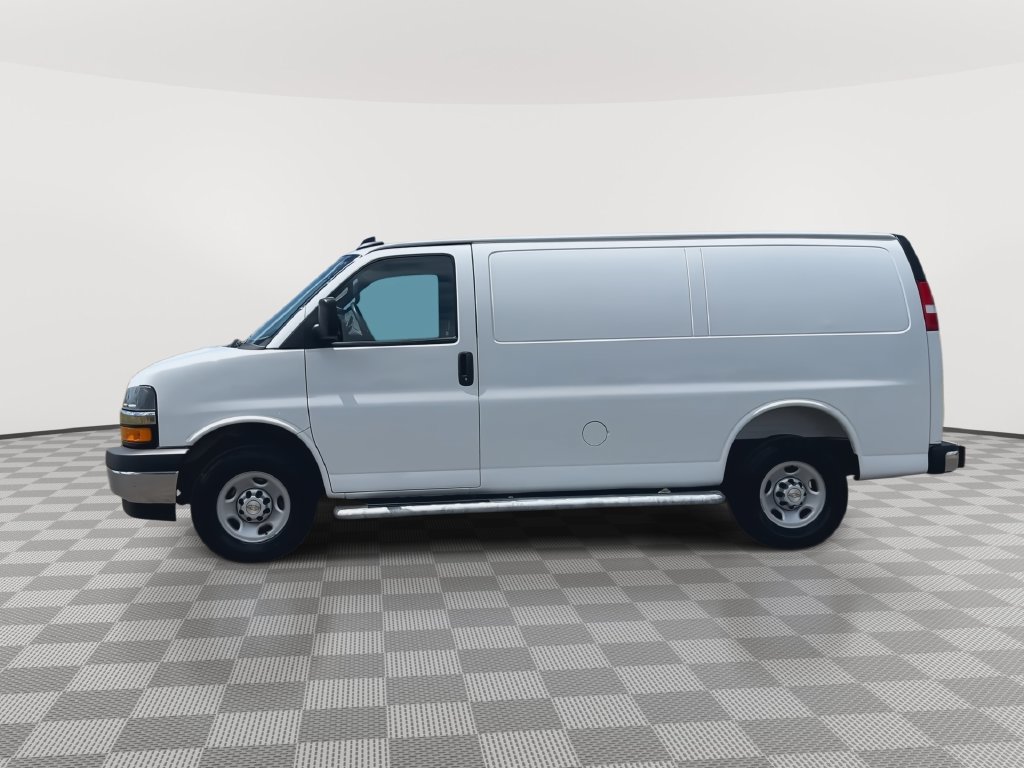 Used 2025 Chevrolet Express 2500 w/ Driver Convenience Package RWD image 5