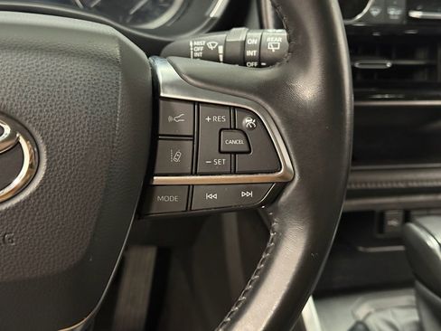 Used 2021 Toyota Highlander XLE image 16