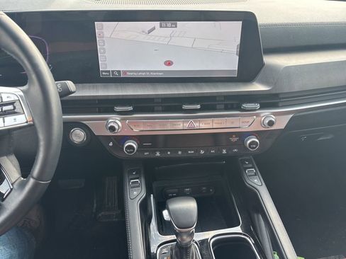 Used 2023 Kia Telluride EX w/ EX Captain's Chair Package image 10