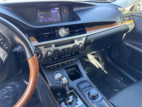 Used 2013 Lexus ES 300h image 28