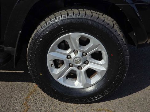 Certified 2019 Toyota 4Runner SR5 AWD/4WD image 9