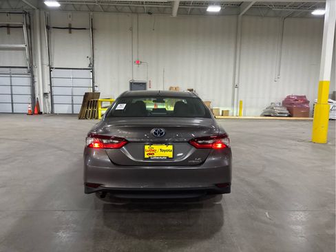 Used 2022 Toyota Camry LE image 5