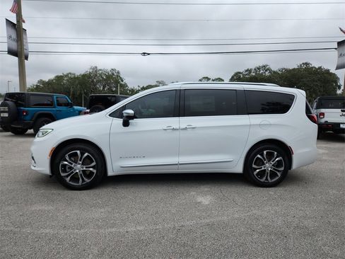 New 2026 Chrysler Pacifica Pinnacle image 6