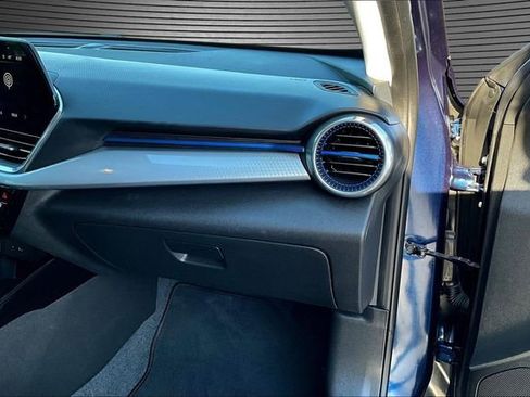 Used 2024 Chevrolet Trax LT w/ LT Convenience Package image 25