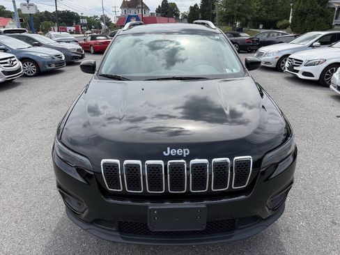 Used 2019 Jeep Cherokee Latitude w/ Popular Appearance Group FWD image 2
