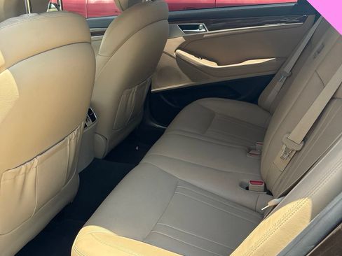 Used 2016 Hyundai Genesis 3.8 RWD image 16