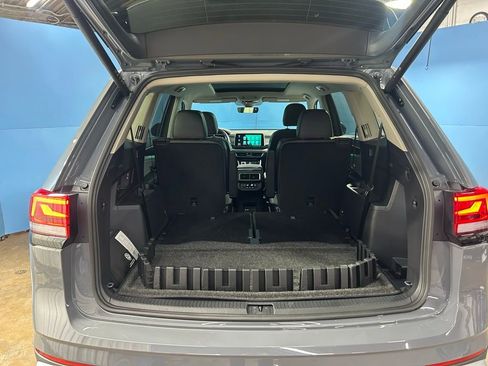 Used 2024 Volkswagen Atlas Peak Edition SE AWD/4WD image 40