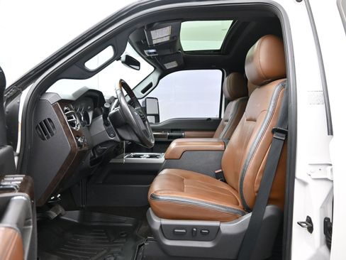 Used 2016 Ford F350 Platinum w/ FX4 Off-Road Package image 9