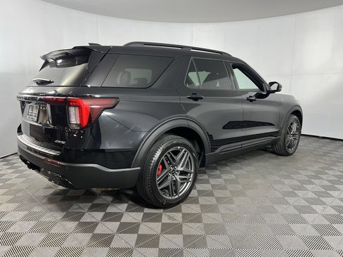 Used 2025 Ford Explorer ST-Line w/ ST-Line Street Pack image 10