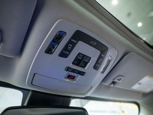 Certified 2025 Toyota Sienna XLE FWD image 33