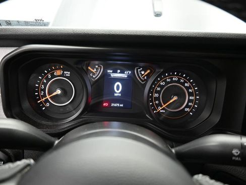 Used 2025 Jeep Wrangler Sport AWD/4WD image 15